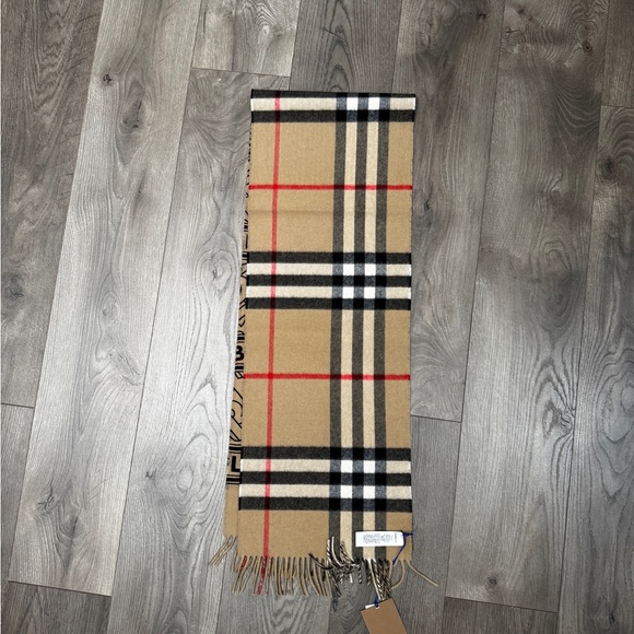 Burberry Accessories - Burberry double sided scarf